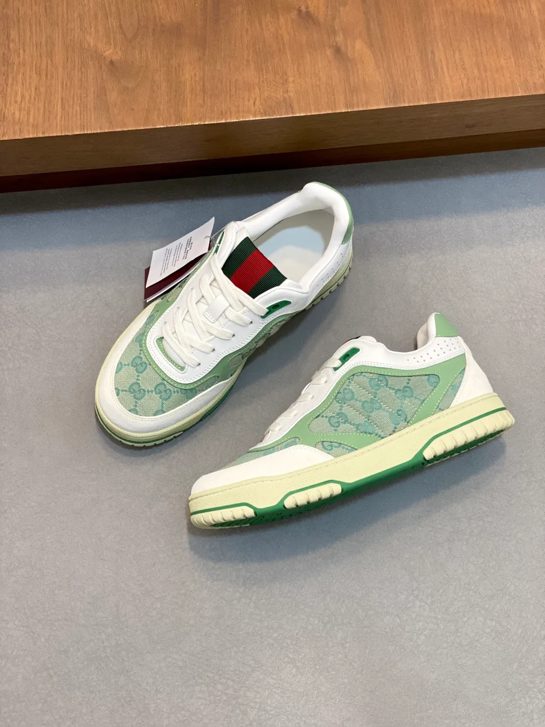 Men's Shoes 💰660 𝐆𝐮𝐜𝐜𝐢 𝐑𝐞-𝐖𝐞𝐛 As the first sneaker created by Sabato De Sarno for Gucci, the Re-Web series reinterprets the brand's classic stripes and sets off the modern silhouette design with bold and unique details. These shoes are crafted from white leather. This new sneaker is ingeniously decorated with many of the brand's classic details, and is equipped with a bright red and green webbing tongue, which will make people fall in love at first sight. White leather treated with a special process for softness and luster, with an embossed grainy texture. Script Gucci logo and interlocking G web label with Interlocking G and script Gucci logo. Rubber outsole with interlocking G detail eyelets. Web tongue. Size: 39-44 (customized for sizes 38 and 45)